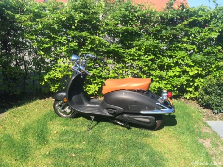 Ebretti 518 E-scooter matzwart